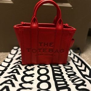 Brand new Marc Jacobs bag. Tag & accessories still attached. Never worn.